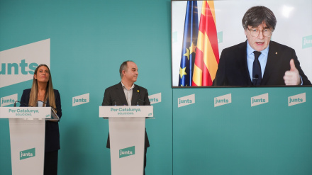 El presidente de Junts, Carles Puigdemont, con el secretario general, Jordi Turull, y la portavoz en el Congreso, Miriam Nogueras