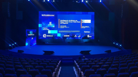 Escenario de EINTEC 2025 en la Casa Colón