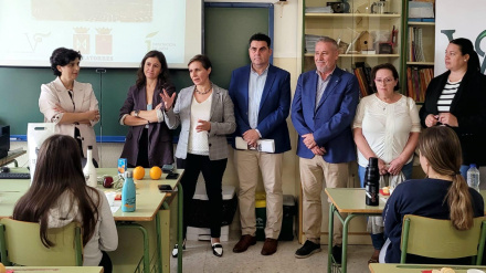 La delegada de Agricultura, Soledad Aranda, inaugura unas jornadas en Villatorres para animar a los estudiantes a dedicarse al sector del aceite de oliva