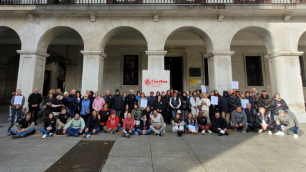 Concentración en la Plaza Porticada de Santander.