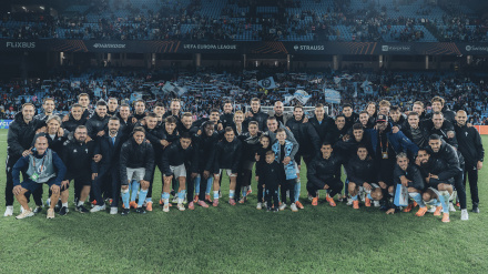 La plantilla del Celta celebra la victoria y el récord de Aspas
