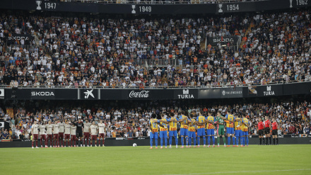 Valencia y Villarreal guardan un respetuoso minuto de silencio