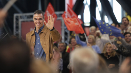 l secretario general del PSOE y presidente del Gobierno, Pedro Sánchez, durante el cierre de las jornadas ‘Atrévete a construir el futuro. Los Fondos Next Generation, motor de crecimiento en Castilla y León’, en el Palacio de Exposiciones de León, a 26 de octubre de 2025, en León, Castilla y León (España).