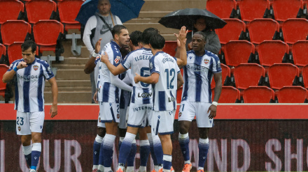 Los jugadores del Levante celebran el gol de Etta Eyong en Mallorca.