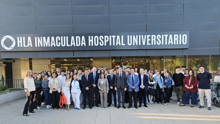 El acto contó con la presencia de destacadas autoridades locales y representantes del sistema sanitario