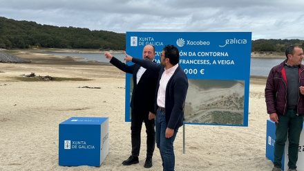 El director de Turismo de Galicia, Xosé Merelles, junto al alcalde de A Veiga, Juan Anta