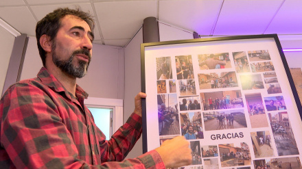 24/10/2025 El tatuador Pascual Julián, afectado por la dana, de 'Señor Lobo Tattoo Studio', que sostiene que los tatuajes cumplen como terapia para curar cicatrices de la tragedia.ESPAÑA EUROPA COMUNIDAD VALENCIANA ESPAÑA EUROPA COMUNIDAD VALENCIANA VALENCIA SOCIEDADEUROPA PRESS TV