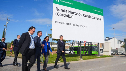 Rocío Díaz, junto a José María Bellido (dcha.) y el resto de autoridades en la visita la inicio e las obras de Ronda Norte de Córdoba.POLITICA ANDALUCÍA ESPAÑA EUROPA CÓRDOBA ECONOMIAJUNTA DE ANDALUCÍA