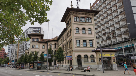 Edificio de La Gota de Leche, en Gijón