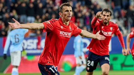 Budimir celebra un gol con Osasuna