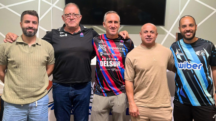 Los ponentes en la rueda de prensa posando a su finalización