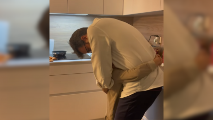 Captura de pantalla de Lucas abrazando a su padre