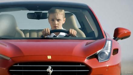 Dar un móvil con Internet a un niño de 10 años es como darle las llaves de un Ferrari