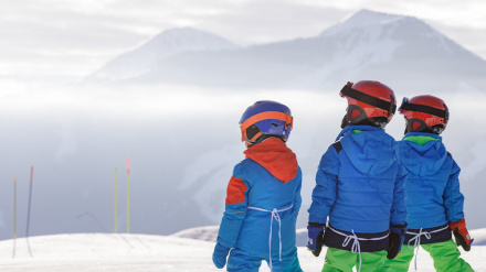 Niños esquiando en Andorra
