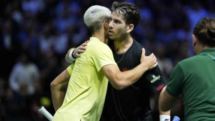 Carlos Alcaraz vuelve a caer en París