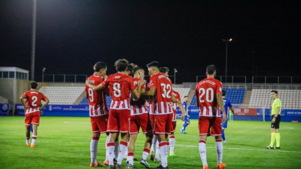Los jugadores de la UD Almería celebran el gol de Perovic