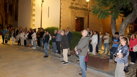 Silencio en la Marina Alta por las víctimas de la DANA de Valencia