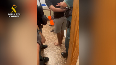 Detenidos dos individuos tras una conducción peligrosa y la incautación de casi un kilo de hachís