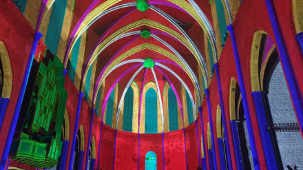 un viaje a través de los más de mil años de historia del templo gótico, combinando tecnología de vanguardia