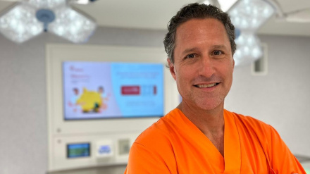 Juan Pablo Alarcón es el responsable de la Unidad de Cirugía de Mama del Ribera Juan Cardona