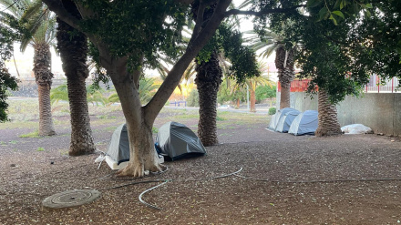 Acampada de personas sin techo en Azorín