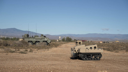 El Ejército de Tierra realiza una demostración dinámica que integra sistemas robotizados en colaboración con la industria nacional y la participación de observadores internacionales y de las Fuerzas Armadas, en el Campo de Maniobras y Tiro 'Álvarez de Sotomayor' en Viator (Almería). A 30 de octubre de 2025, en Viator, Almería (Andalucía, España). Estos ejercicios pretenden mostrar la capacidad robótica de enfrentamiento del Ejercito del Tierra, evaluando para ello, su competitividad en sistemas aéreos y terrestres no tripulados, guerra electrónica, sistemas antidron,  municiones merodeadoras y soluciones de comunicaciones satelitales y 5G.POLITICA Marian León - Europa Press