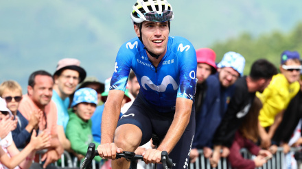 Oier Lazkano, en el Tour de 2024 con el maillot del Movistar.