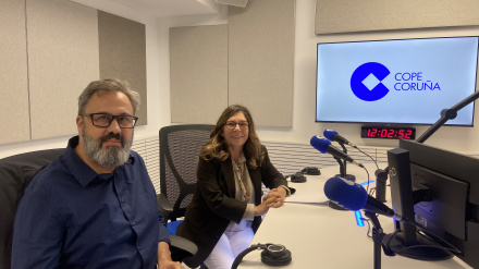 Santiago Sánchez (Vier Arquitectos) y Begoña Freire, jefa territorial de Vivienda de A Coruña, en COPE Coruña