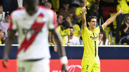 Gerard Moreno celebra su gol, en el Villarreal - Rayo