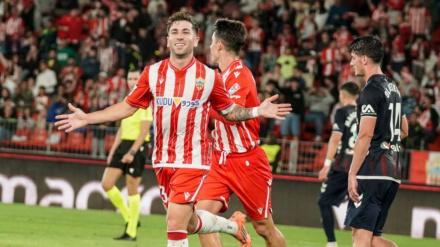 Embarba celebra uno de los goles del Almería contra el Eibar