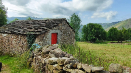 Cabaña de la aldea en Vega de Pas que está a la venta