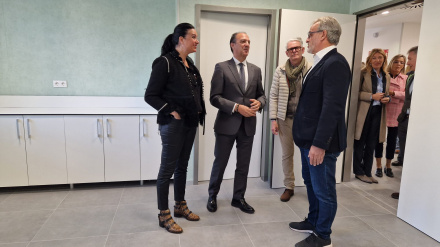 El consejero de Sanidad y la alcaldesa de Huesca han visitado el nuevo centro de salud