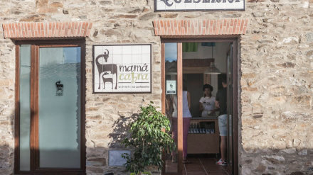 'Mama cabra' la quesería de Extremadura que madura 14 tipos de queso bajo tierra y según la estación del año