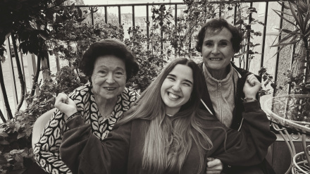 Andrea García y sus abuelas, Juli y Mari