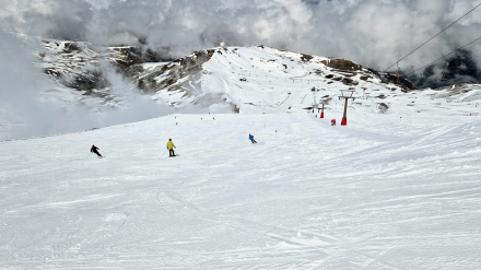 Panorámica de una de las pistas de la Estación de Esquí de Sierra Nevada