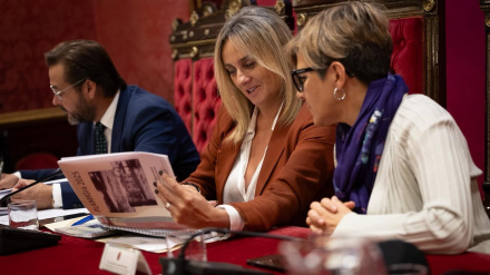 Desde la izquierda, el delegado del Gobierno andaluz en Granada, Antonio Granados, la alcaldesa, Marifrán Carazo, y la concejala de Protección Ciudadana, Ana Agudo