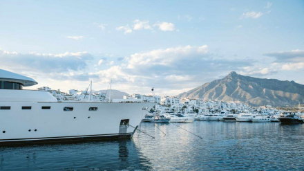 Rescatan el cadáver de un hombre que fue arrojado desde una embarcación en Puerto Banús
