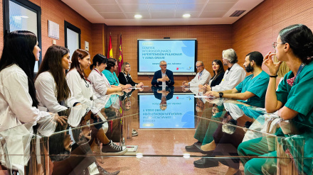 El consejero preside en el hospital de Lorca una reunión con representantes de los dos nuevos comités