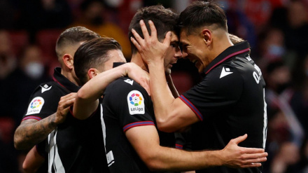 Melero celebra con Duarte el gol marcado en 2022