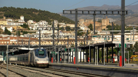Tren AVE en la estación de Andaluces de Granada
