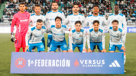 Formación del CD Tenerife en A Malata.