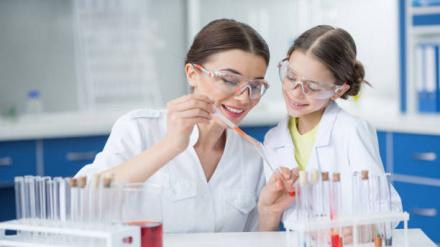 Actividad investigadora en laboratorio