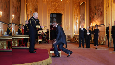 David Beckham siendo nombrado caballero