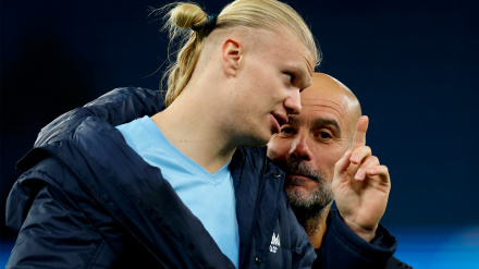 Erling Haaland, junto a su entrenador en el Manchester City, Pep Guardiola