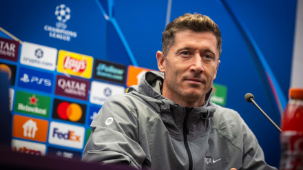 Lewandowski en rueda de prensa con el Barça