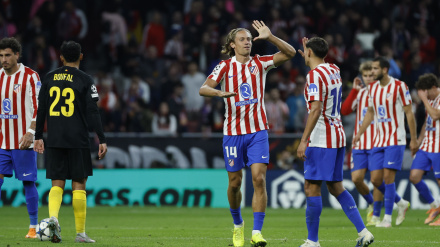 Llorente celebra el tercer gol del Atlético de Madrid en Champions ante el Saint Gilloise