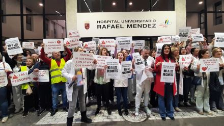 Imagen de archivo de una protesta en defensa de la sanidad pública a las puertas del hosptial Rafael Méndez
