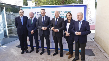 04/11/2025 (Desde izda.) José Carlos Gómez Villamandos, Manuel Jesús Barón, José María Bellido, José Ignacio Landaluce, Blanca Torrent y Antonio Díaz, al inicio del Foro Ramal Central Córdoba.POLITICA ANDALUCÍA ESPAÑA EUROPA CÓRDOBA ECONOMIAMADERO CUBERO/EUROPA PRESS