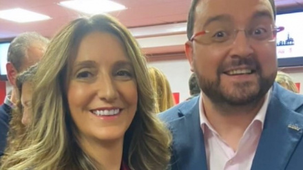 Claudia Montes junto a Adrián Barbón