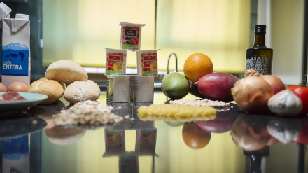 (Foto de ARCHIVO)Varios productos, a 20 de julio de 2024, en Madrid (España). La cesta de la compra está registrando las primeras bajadas de precio desde el 2022, con una quincena de alimentos básicos que han entrado en deflación y que son más baratos que un año atrás. Desde que arrancó la espiral inflacionista hace ya más de dos años, el encarecimiento de todos los productos alimenticios analizados por el INE ha sido constante, con alzas interanuales que han llegado hasta el 16,6% en el conjunto de la cesta de la compra.Jesús Hellín / Europa Press20 JULIO 2024;CESTA DE LA COMPRA;PRODUCTOS;ALIMENTOS;INE;CESTA;COMPRA;ALIMENTOS BÁSICOS;20/7/2024